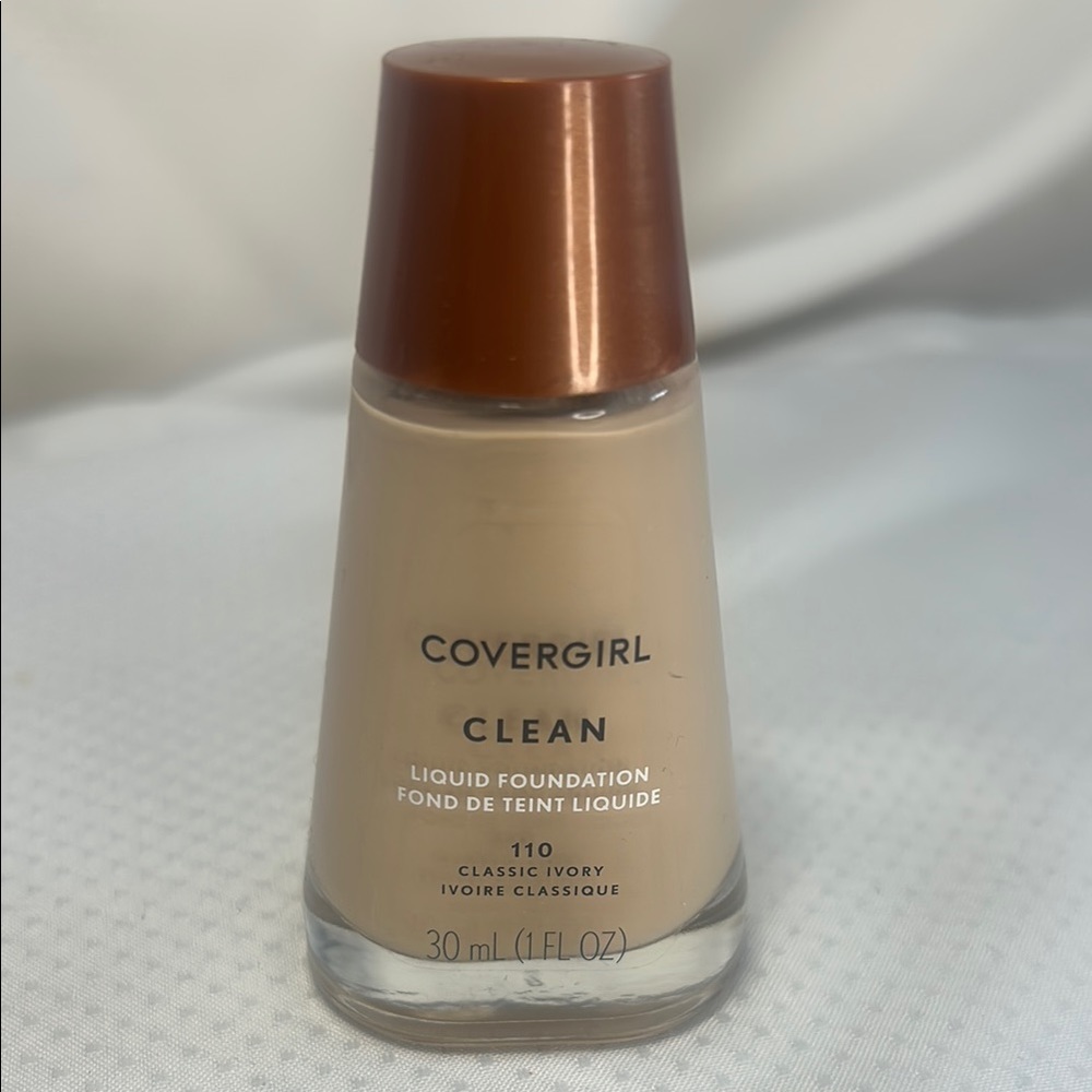 110 Classic Ivory - Covergirl Clean Liquid Foundation 30ml Water Based Light